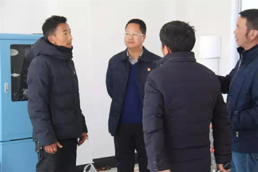 吉隆縣縣委副書記、縣長胡紅等領(lǐng)導(dǎo)班子進行檢查和指導(dǎo)工作